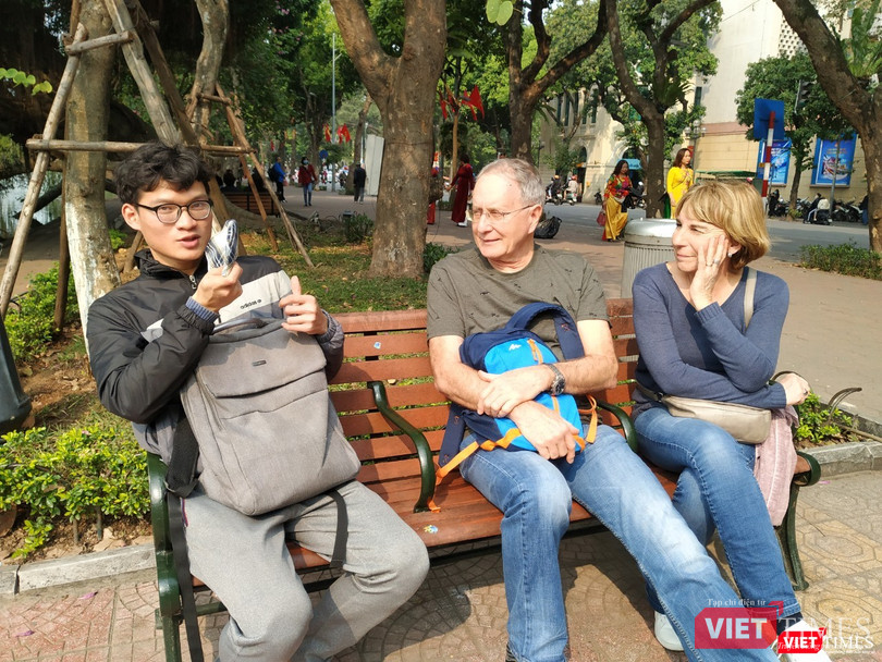 Câu chuyện về chiếc khẩu trang và dịch virus Corona bắt đầu thu hút sự quan tâm của khách du lịch đến Hà Nội.