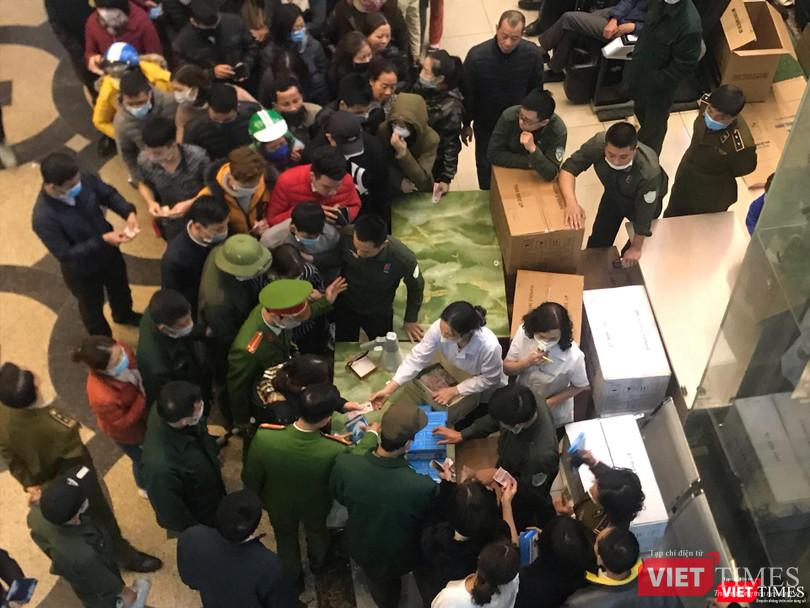 Nhiều cửa hàng không niêm yết giá bán công khai đối với sản phẩm khẩu trang trong khi dịch Corona đang bùng phát.