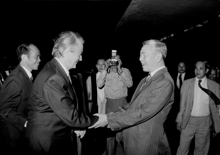 Ông Nguyễn Cơ Thạch đón tiếp Bộ trưởng Ngoại giao Pháp Rolang Duyma