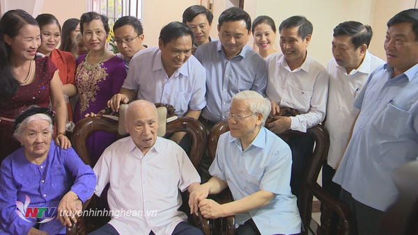 Tổng Bí thư Nguyễn Phú Trọng đã kinh qua nhiều chức vụ cao nhất của Nhà nước, của Đảng nhưng từ việc lớn cho đến việc nhỏ, trong dân gian chưa có lời đồn, giai thoại nào về sự lợi dụng quyền hạn của ông để mưu lợi cho mình, cho người thân. Tổng Bí thư Nguyễn Phú Trọng đã kinh qua nhiều chức vụ cao nhất của Nhà nước, của Đảng nhưng từ việc lớn cho đến việc nhỏ, trong dân gian chưa có lời đồn, giai thoại nào về sự lợi dụng quyền hạn của ông để mưu lợi cho mình, cho người thân.