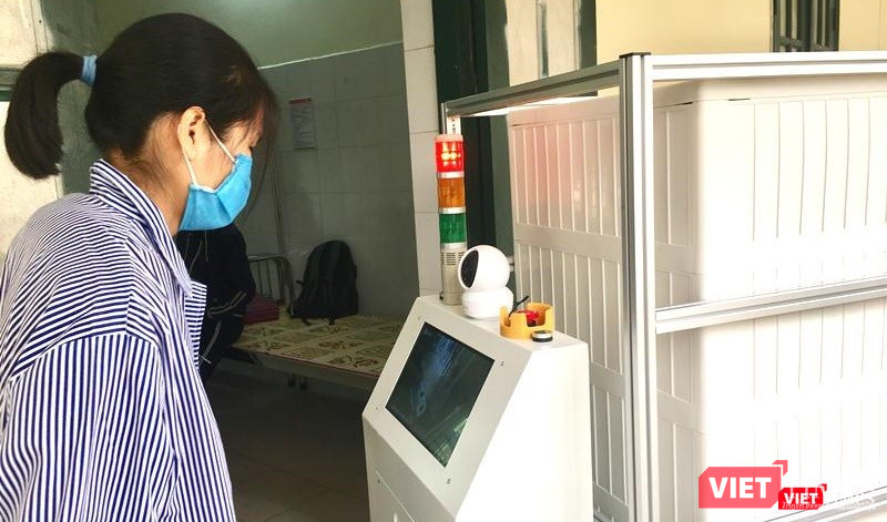 Vibot hỗ trợ nhân viên y tế giao tiếp trực tiếp với các bệnh nhân hiệu quả. Vibot hỗ trợ nhân viên y tế giao tiếp trực tiếp với các bệnh nhân hiệu quả.