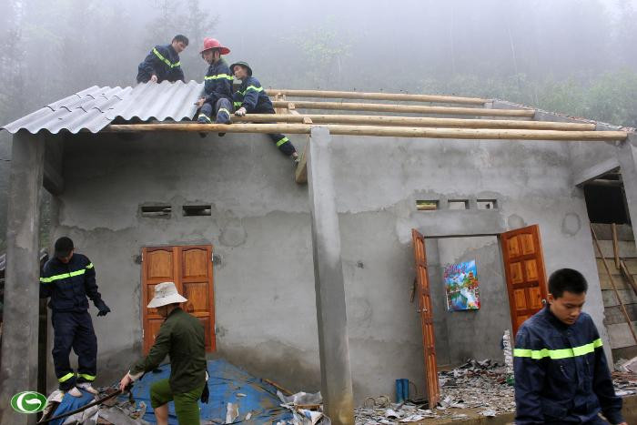 Chùm ảnh đẹp: Chiến sĩ Công an Nhân dân Việt Nam trong lòng dân ảnh 16 Chùm ảnh đẹp: Chiến sĩ Công an Nhân dân Việt Nam trong lòng dân ảnh 16