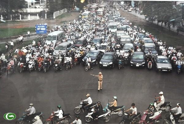 Chùm ảnh đẹp: Chiến sĩ Công an Nhân dân Việt Nam trong lòng dân ảnh 9 Chùm ảnh đẹp: Chiến sĩ Công an Nhân dân Việt Nam trong lòng dân ảnh 9