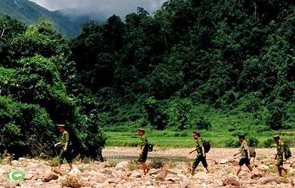 Chùm ảnh đẹp: Chiến sĩ Công an Nhân dân Việt Nam trong lòng dân ảnh 15 Chùm ảnh đẹp: Chiến sĩ Công an Nhân dân Việt Nam trong lòng dân ảnh 15