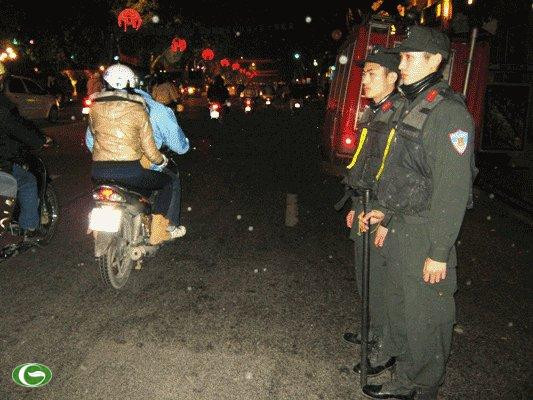 Chùm ảnh đẹp: Chiến sĩ Công an Nhân dân Việt Nam trong lòng dân ảnh 14 Chùm ảnh đẹp: Chiến sĩ Công an Nhân dân Việt Nam trong lòng dân ảnh 14