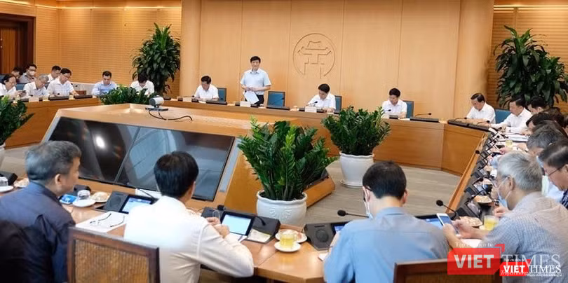 Quyền Bộ trưởng Bộ Y tế Nguyễn Thanh Long cùng đoàn công tác của Bộ Y tế đã làm việc với UBND TP Hà Nội về công tác chống dịch trên địa bàn vào sáng ngày 8/8.