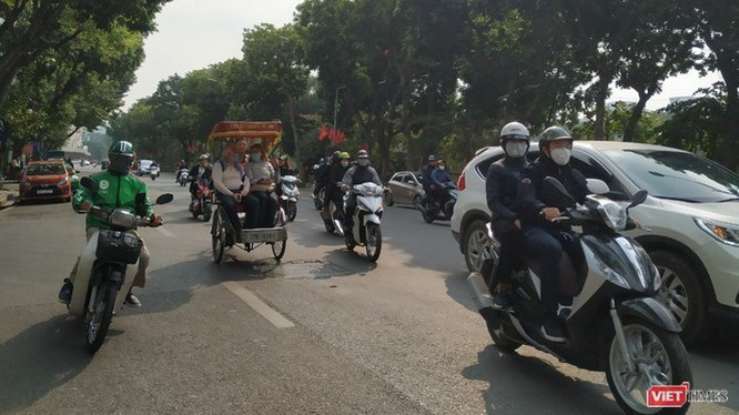 Khi hoạt động trở lại, các cơ sở kinh doanh phải đảm bảo các điều kiện phòng, chống dịch bệnh như đeo khẩu trang, rửa tay sát khuẩn. Khi hoạt động trở lại, các cơ sở kinh doanh phải đảm bảo các điều kiện phòng, chống dịch bệnh như đeo khẩu trang, rửa tay sát khuẩn.