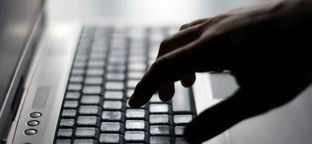 Facebook - mạng xã hội lớn nhất thế giới đang trở thành “thiên đường” của tội phạm lừa đảo trực tuyến. Facebook - mạng xã hội lớn nhất thế giới đang trở thành “thiên đường” của tội phạm lừa đảo trực tuyến.