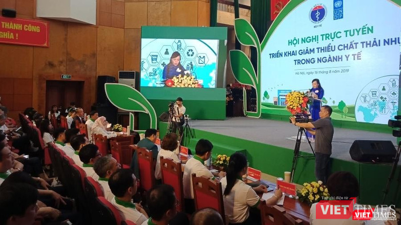 Bộ trưởng Bộ Y tế Nguyễn Thị Kim Tiến phát biểu tại hội nghị tổ chức tại Bộ Y tế sáng 16/8