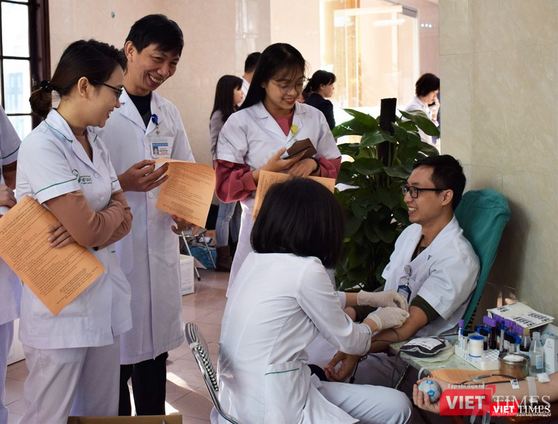 Hoạt động hiến máu diễn ra sôi nổi. Hoạt động hiến máu diễn ra sôi nổi.