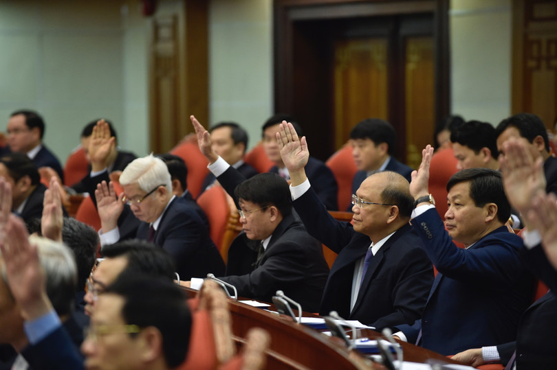 Những người có từ 2/3 số phiếu tín nhiệm thấp trở lên nếu xét thấy không đáp ứng yêu cầu nhiệm vụ thì cho từ chức hoặc thôi giữ chức vụ để bố trí công tác khác, không chờ hết nhiệm kỳ, hết tuổi công tác.