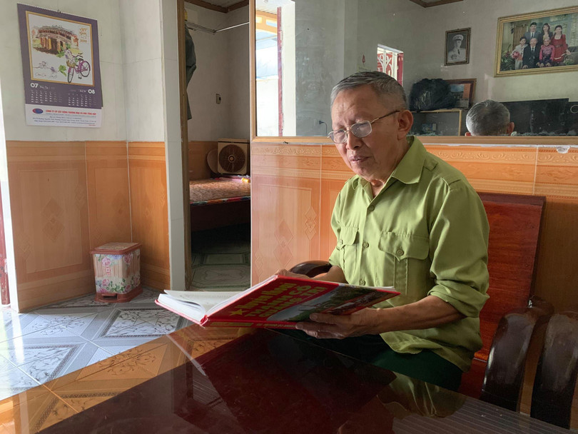 Ký ức những ngày hè đỏ lửa trên đất thành cổ Quảng Trị lại ùa về trong ông.