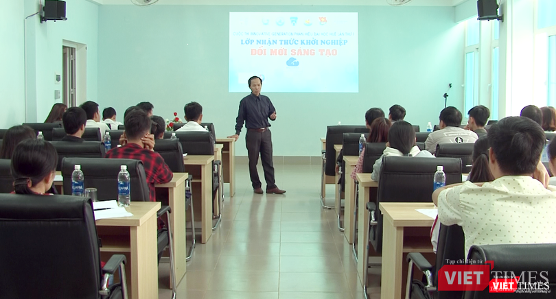 Ông Phan Tuấn Anh - VDCA đào tạo cho các nhóm ý tưởng tham gia cuộc thi IG 2019.