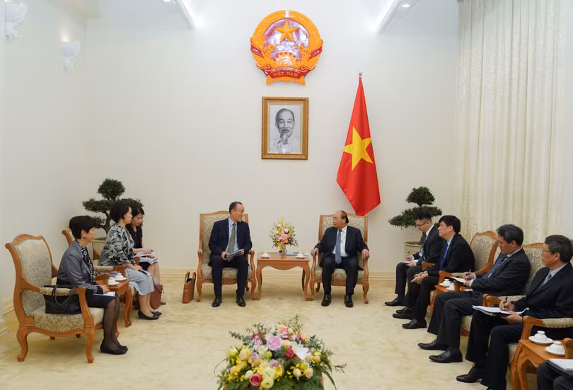 Toàn cảnh buổi tiếp của Thủ tướng Nguyễn Xuân Phúc với Trưởng đại diện Tổ chức Y tế thế giới (WHO) tại Việt Nam, TS. Kidong Park vào sáng 14/3. Ảnh: VPCP