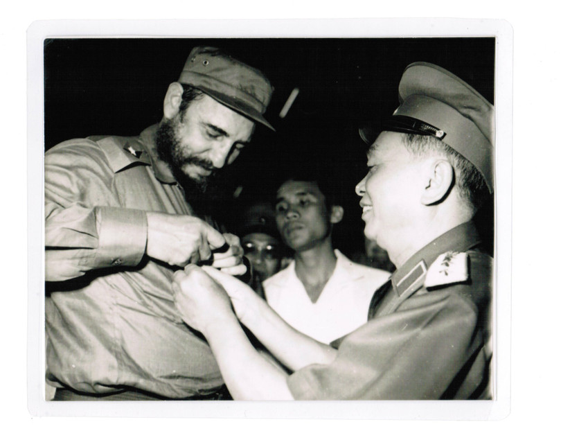 Fidel đã dành cho Đại tướng Võ Nguyên Giáp trong chuyến thăm chính thức Cuba một sự đón tiếp chu đáo và chân tình, nồng hậu. Fidel đã dành cho Đại tướng Võ Nguyên Giáp trong chuyến thăm chính thức Cuba một sự đón tiếp chu đáo và chân tình, nồng hậu.