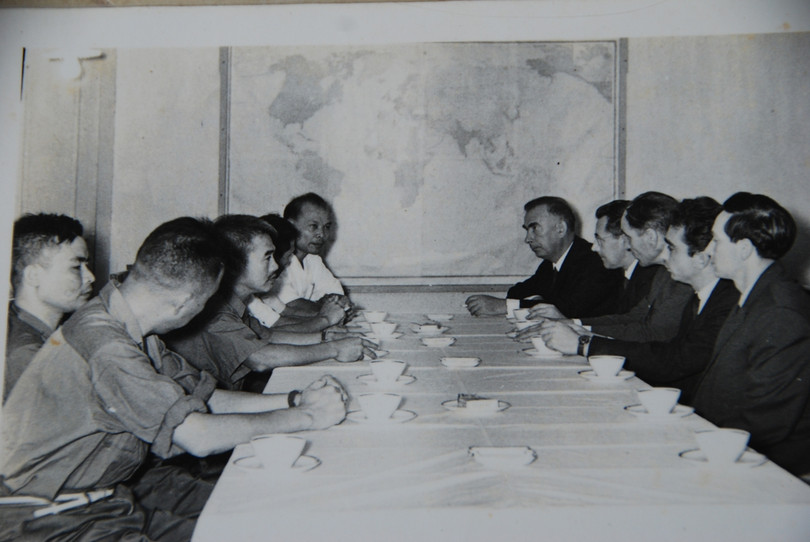 Hai tổ công tác Việt Xô trong buổi làm việc. Hai tổ công tác Việt Xô trong buổi làm việc.