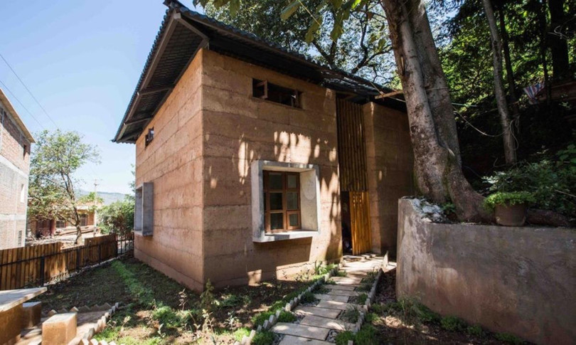 Thiết kế kết hợp kiến trúc hiện đại với vật liệu xây dựng địa phương, sử dụng năng lượng hiệu quả, chống động đất và dễ dàng thi công.