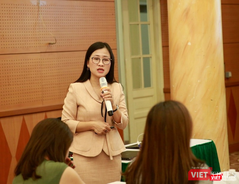 Bà Trần Thị Trang - Phó Vụ trưởng Vụ Pháp chế, Bộ Y tế chia sẻ tại buổi hội nghị (Ảnh: Chí Hiếu)