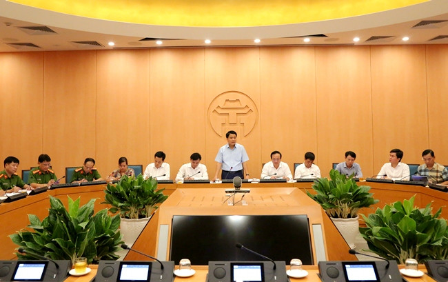 Chủ tịch TP. Hà Nội Nguyễn Đức Chung phát biểu tại buổi họp. Chủ tịch TP. Hà Nội Nguyễn Đức Chung phát biểu tại buổi họp.