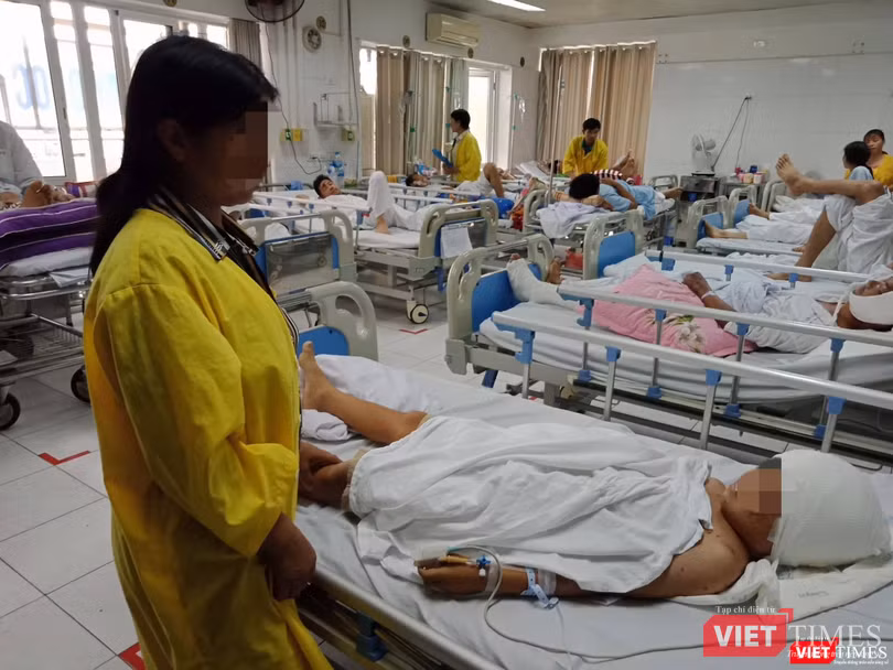 Bé trai 12 tuổi, quê Thanh Hóa và mẹ tại Bệnh viện Hữu nghị Việt Đức Bé trai 12 tuổi, quê Thanh Hóa và mẹ tại Bệnh viện Hữu nghị Việt Đức