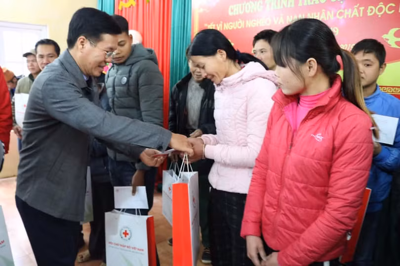 Cổng 1400 đi thăm và tặng quà Tết cho các hộ nghèo, các gia đình chính sách có hoàn cảnh khó khăn, nạn nhân chất độc da cam tại các tỉnh Lạng Sơn