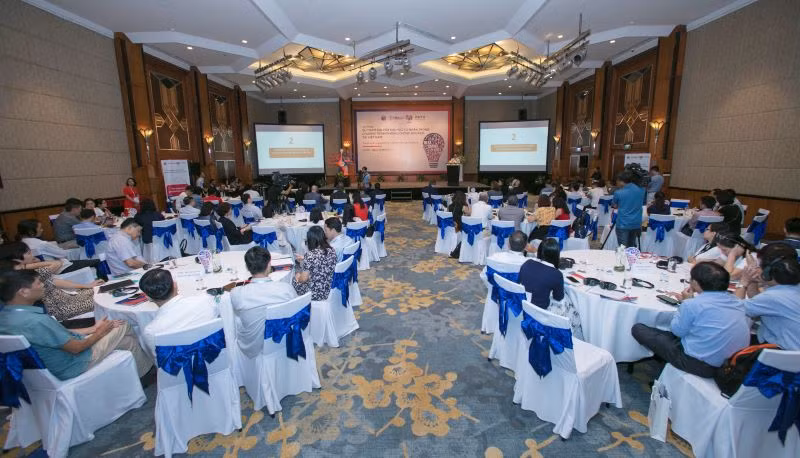 Buổi hội thảo có sự tham gia của nhiều chuyên gia, tổ chức tư nhân ở trong và ngoài nước. Buổi hội thảo có sự tham gia của nhiều chuyên gia, tổ chức tư nhân ở trong và ngoài nước.