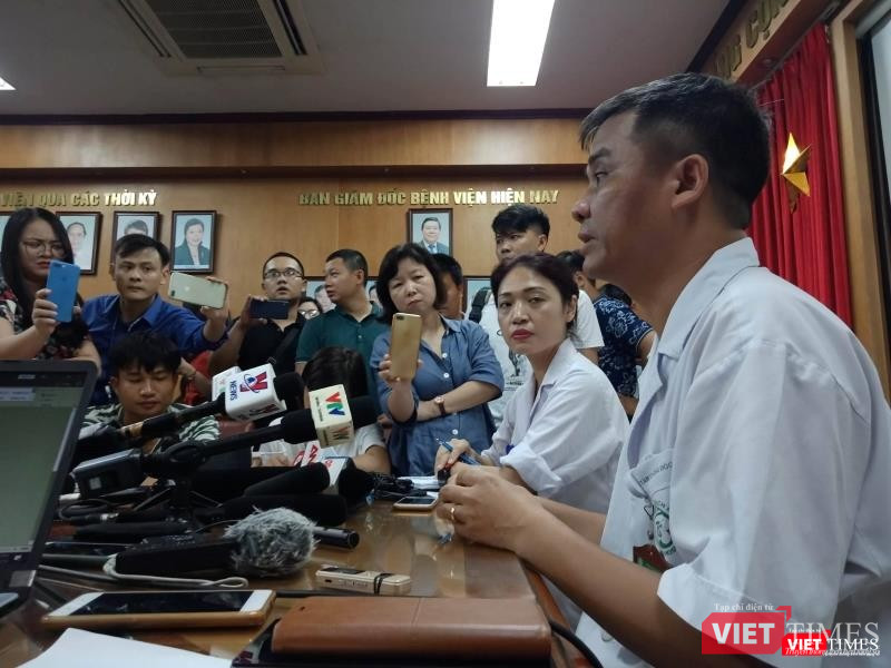 Bác sĩ Nguyễn Trung Nguyên chia sẻ về nguy cơ ngộ độc từ đám cháy Công ty Cổ phần Bóng đèn Phích nước Rạng Đông.