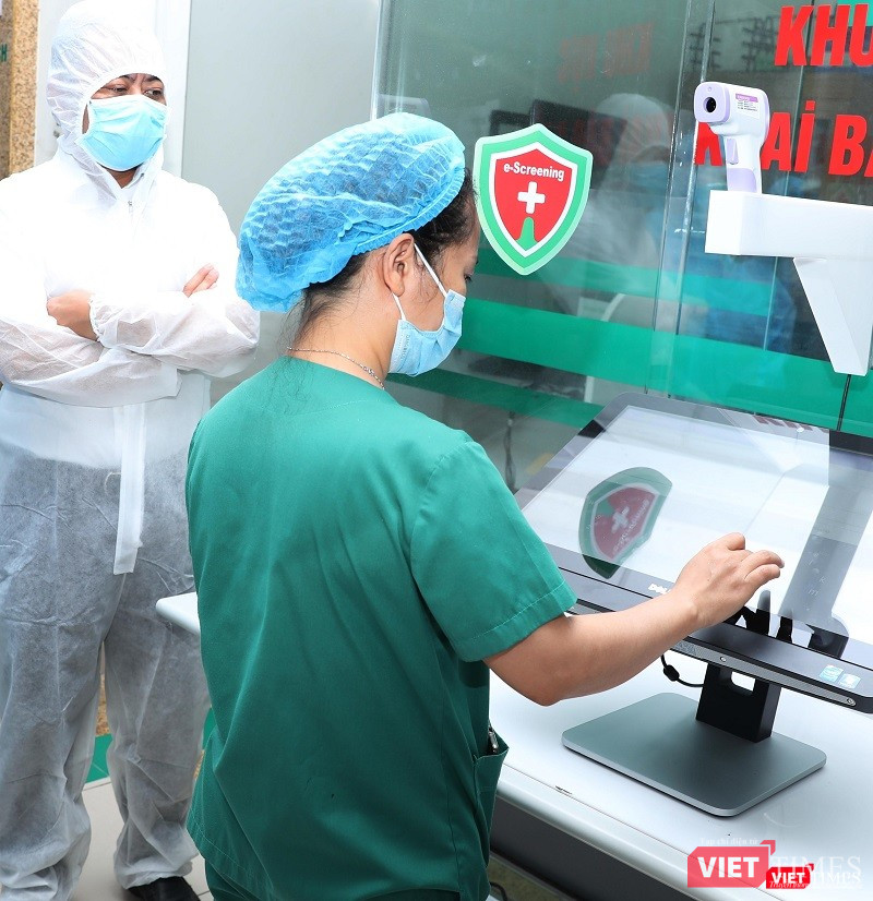 Giải pháp sàng lọc không tiếp xúc có nhiều tính năng như: đa ngôn ngữ, đo thân nhiệt, lưu trữ dữ liệu của người nhập liệu, truy xuất lịch sử đi lại,… Giải pháp sàng lọc không tiếp xúc có nhiều tính năng như: đa ngôn ngữ, đo thân nhiệt, lưu trữ dữ liệu của người nhập liệu, truy xuất lịch sử đi lại,…