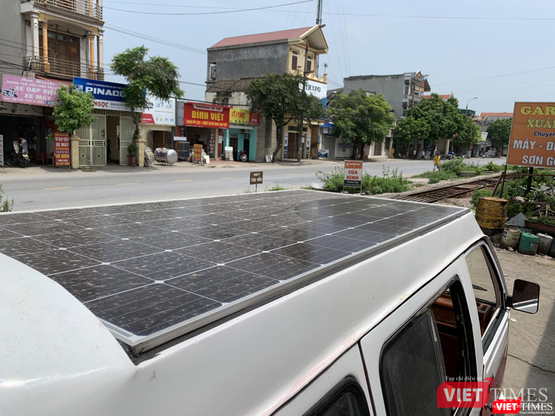 Tấm pin năng lượng mặt trời 6 tiếng sạc đầy, cho phép xe chạy được quãng đường lên đến 50km.