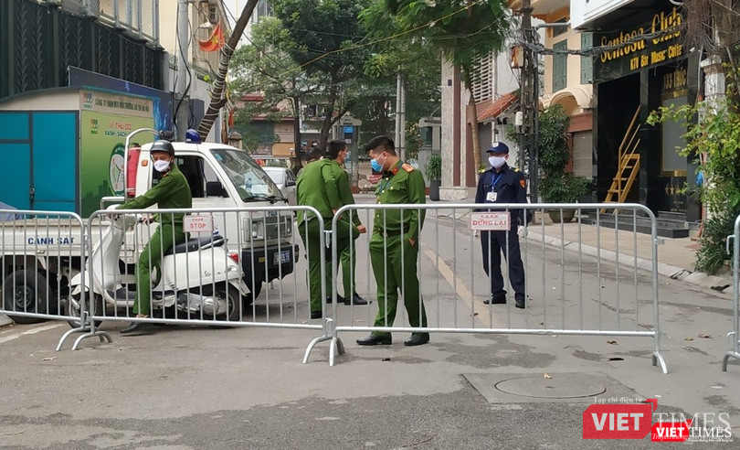 Chốt Trúc Bạch đoạn ngã ba với Châu Long luôn có khoảng 5-6 người túc trực để thực thi nhiệm vụ.