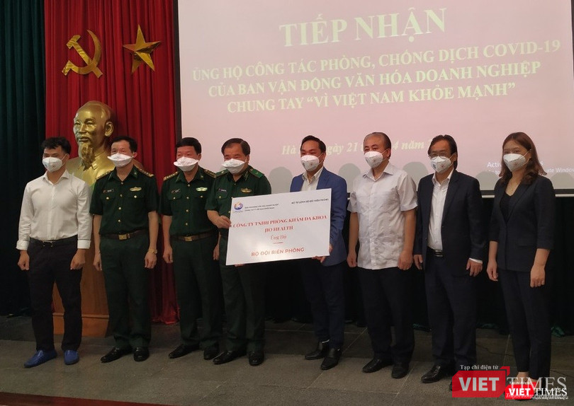 Ban Vận động Văn hóa doanh nghiệp chung tay phòng, chống dịch COVID-19 “Vì một Việt Nam khỏe mạnh” cùng các doanh nghiệp trao tặng chiến sĩ Bộ đội Biên phòng vật tư, trang thiết bị y tế phòng, chống dịch COVID- 19.