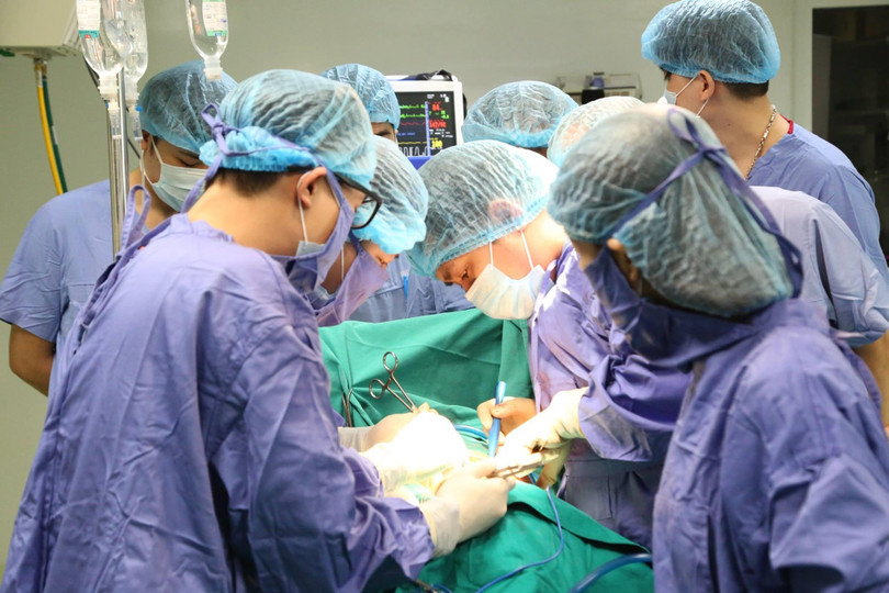 Một ca phẫu thuật tại Bệnh viện đa khoa tỉnh Phú Thọ