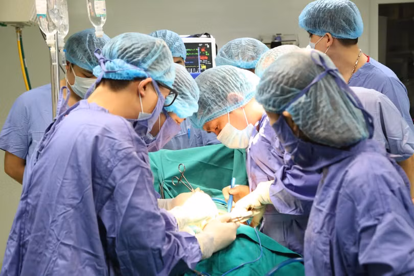 Một ca phẫu thuật tại Bệnh viện đa khoa tỉnh Phú Thọ