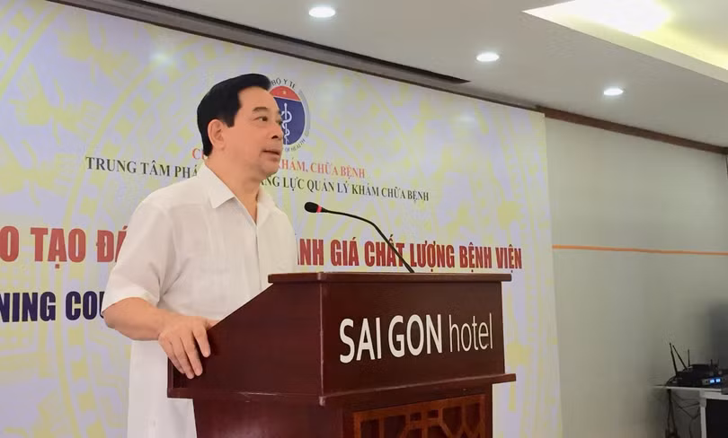 PGS.TS. Lương Ngọc Khuê chia sẻ tại buổi khai mạc khóa học. PGS.TS. Lương Ngọc Khuê chia sẻ tại buổi khai mạc khóa học.