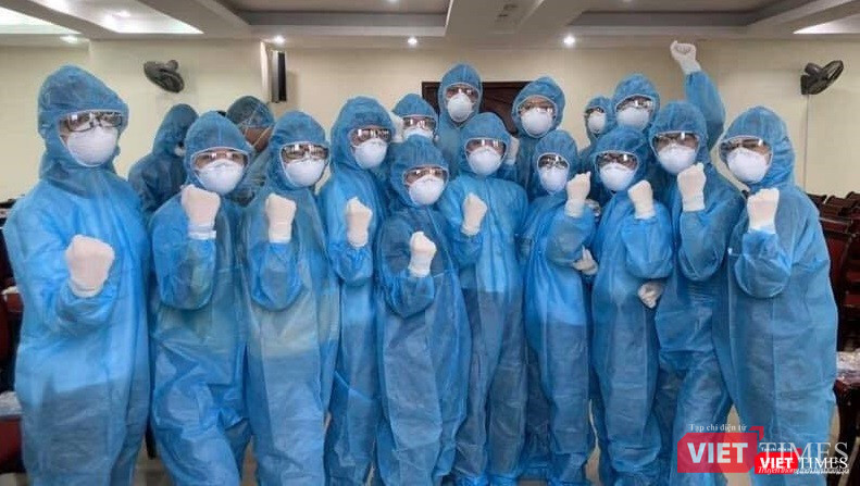 Các sinh viên Trường Đại học Y Hà Nội tham gia chống dịch COVID-19. Ảnh: Nam Khánh