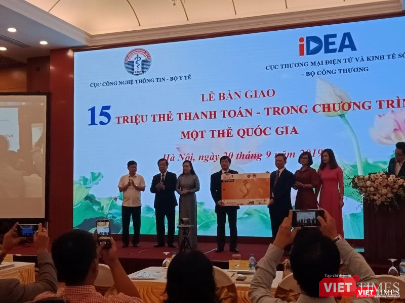 Bộ trưởng Bộ Y tế Nguyễn Thị Kim Tiến, đại diện Ngân hàng Nhà nước Việt Nam tại hoạt động trong khuôn khổ hội nghị ngày 20/9