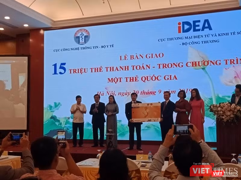 Bộ trưởng Bộ Y tế Nguyễn Thị Kim Tiến, đại diện Ngân hàng Nhà nước Việt Nam tại hoạt động trong khuôn khổ hội nghị ngày 20/9