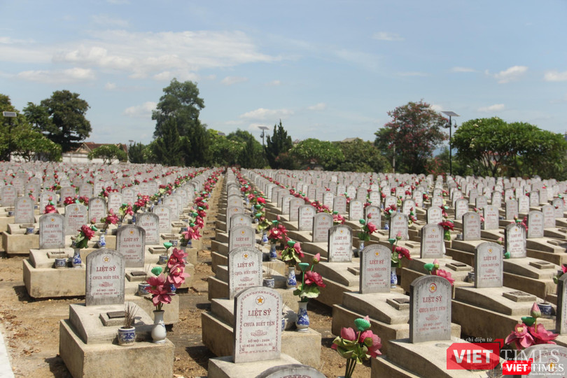 Nghĩa trang đã tiếp nhận gần 11.000 hài cốt các liệt sĩ hy sinh trên chiến trường nước bạn Lào về đây an nghỉ.