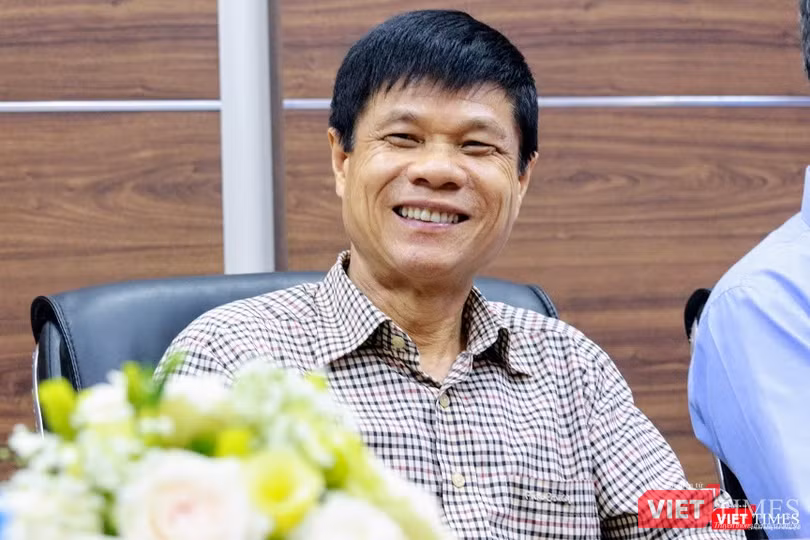 Ông Bùi Như Uyên – Trưởng ban Hội viên -- bày tỏ sự khâm phục Ban lãnh đạo VietTimes đã bền bỉ "chèo lái" Tạp chí trong bối cảnh muôn vàn khó khăn và cạnh tranh khốc liệt hiện nay.