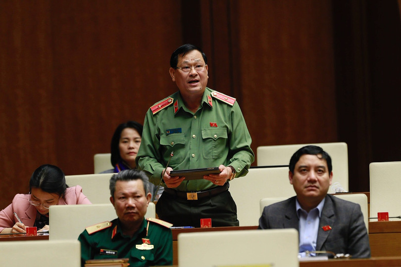 Đại biểu Nguyễn Hữu Cầu (Nghệ An).Đại biểu Nguyễn Hữu Cầu (Nghệ An).