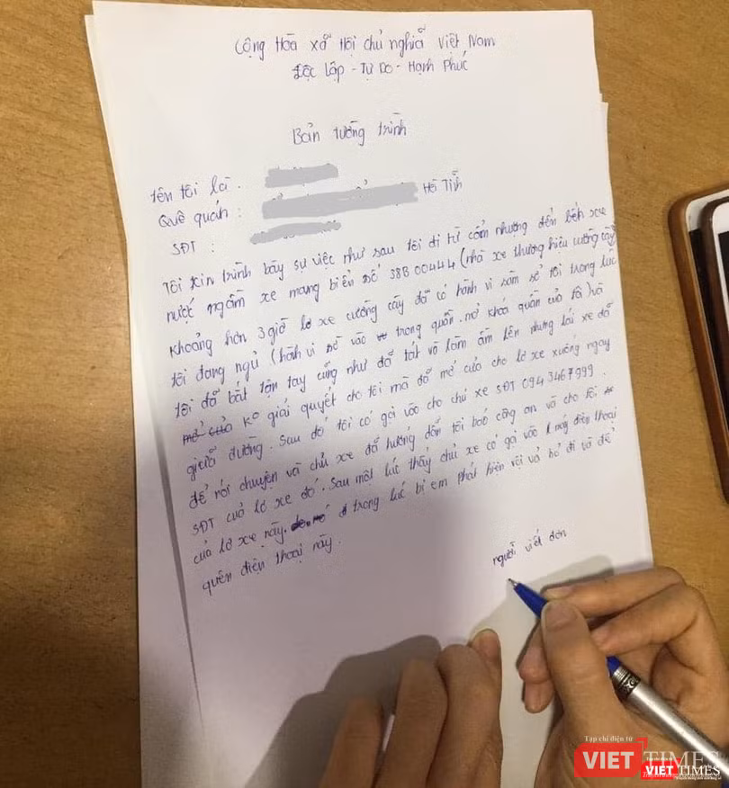 Hành động sàm sỡ của phụ xe được chị V. trình báo chi tiết trong đơn. Hành động sàm sỡ của phụ xe được chị V. trình báo chi tiết trong đơn.