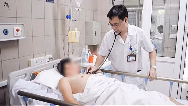 Một bệnh nhân điều trị tại Trung tâm chống độc, Bệnh viện Bạch Mai (Ảnh minh họa)