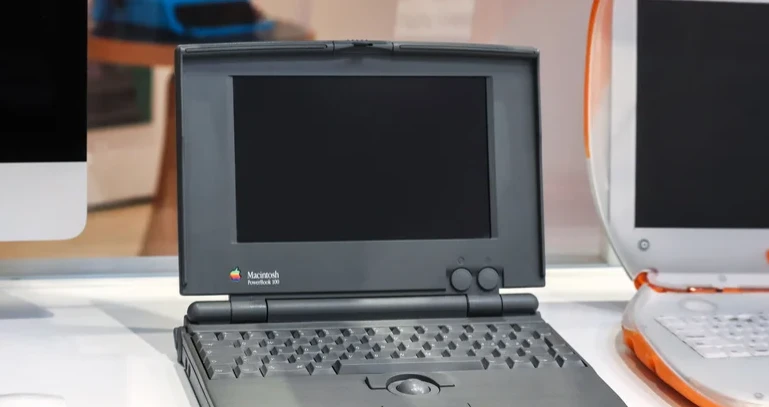 Mẫu Macintosh Portable của Apple ra mắt năm 1989. Ảnh: BGR.
