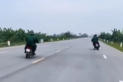 Đánh võng giữa đường, 2 thanh niên 19 tuổi lĩnh loạt lỗi nặng