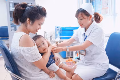 Số người tiêm vaccine não mô cầu tăng vọt