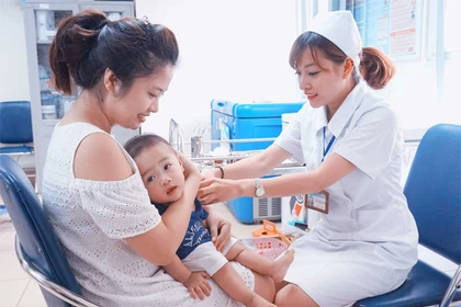 Số người tiêm vaccine não mô cầu tăng vọt