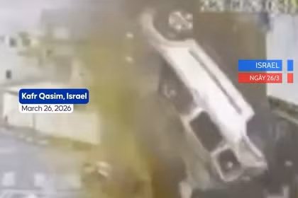 Tên lửa Iran thổi bay ô tô ở Israel