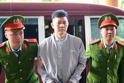 Các bị cáo tại phiên tòa phúc thẩm.