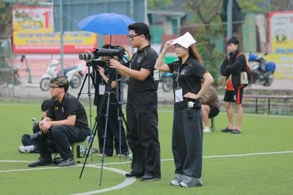 Giải bóng đá Viện Đào tạo Báo chí và Truyền thông mở rộng trở thành sự kiện để nữ sinh viên thực hành tác nghiệp