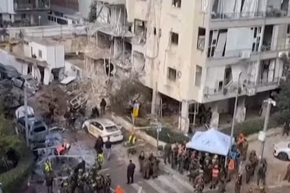 Tên lửa Iran phá hủy nhiều nơi Israel, người dân kể phút kinh hoàng